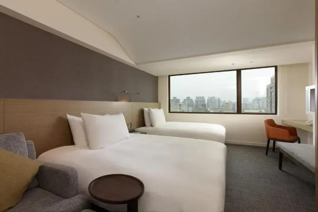 【High Speed Rail Holiday】 Royal Inn Taipei Linsen 2-Day Free Tour