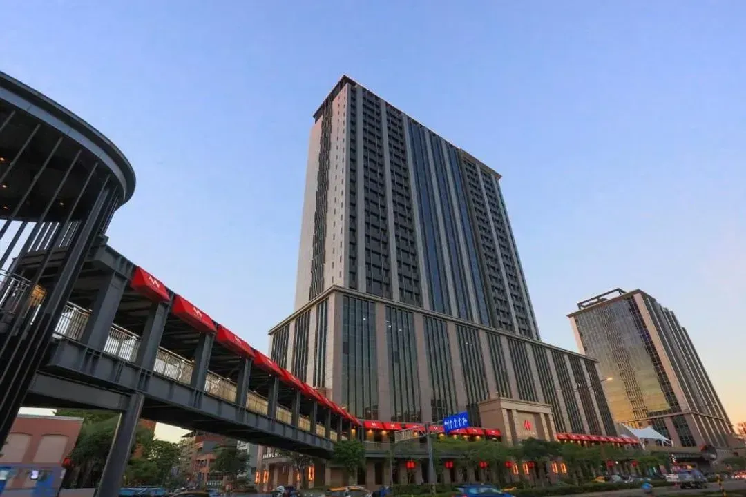 【高铁假期】 凯达大饭店．台北2日自由行｜近龙山寺站、附泳池