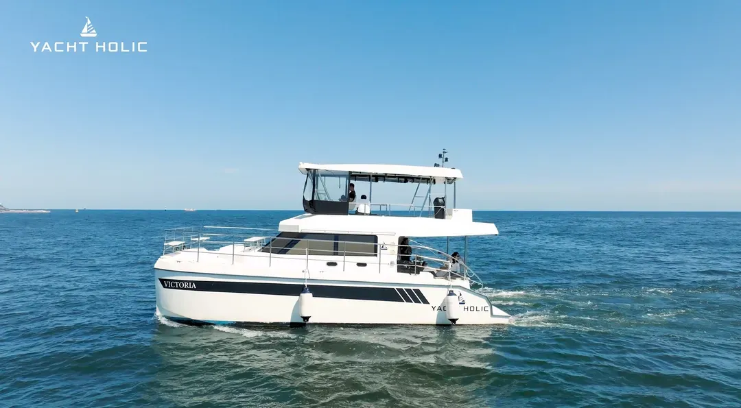 【釜山出發】Yacht Holic 釜山藍海遊艇巡航｜海上煙火秀、贈飲料點心 ★限時9折優惠★-12