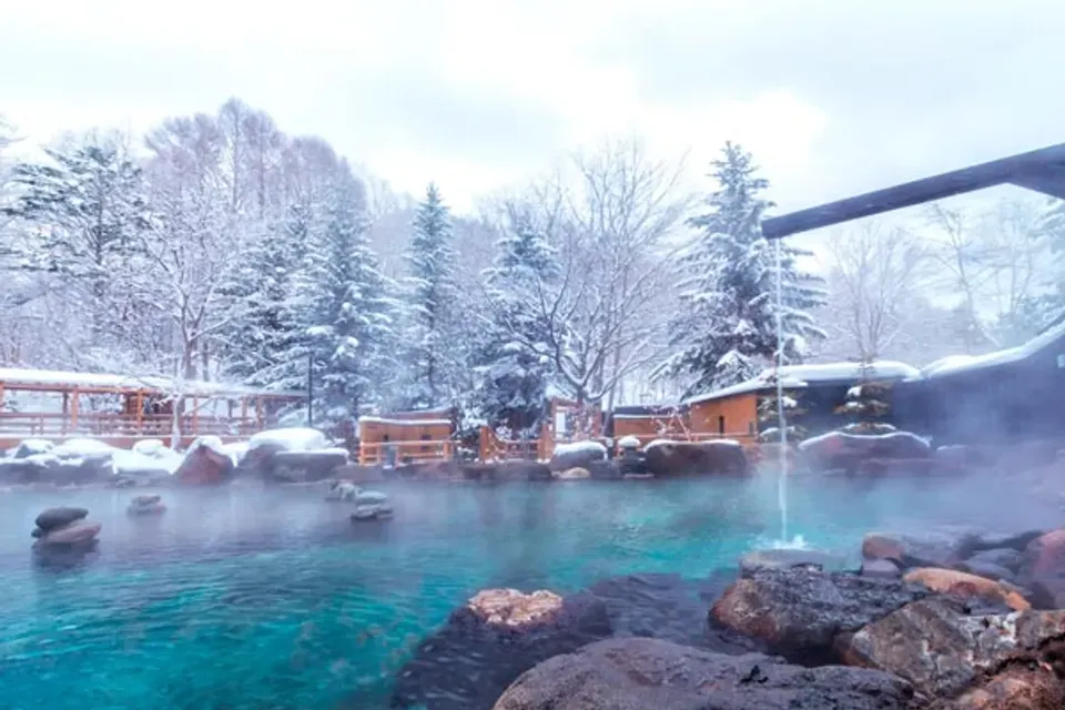 北海道跟團，北海道雪戀歌～函館百萬夜景、札幌白色燈節、和牛七蟹饗宴、綠之風渡假村五日
