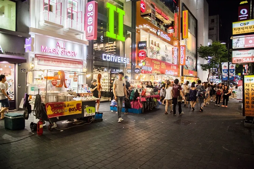 首爾早去晚回|四晚市區飯店.景福宮韓服體驗.祕訪青瓦臺.人工浮島夜景.鐵道自行車.日月樹木園(一站購物彩妝)五日|高雄-7