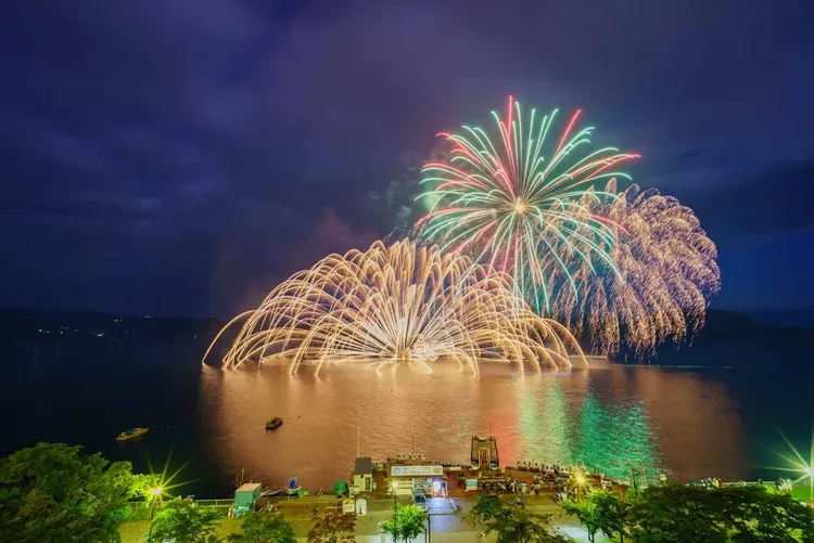 日本賞楓團，楓紅北海道｜最高折3000｜洞爺花火.函館纜車.企鵝遊行.豐平峽紅葉.小樽.三大蟹.五星萬怡.四晚溫泉六日｜【高雄直飛】