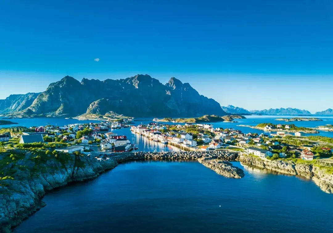 雄獅旅遊,挪威, 羅浮敦,Lofoten,亨寧斯沃,Henningsvaer