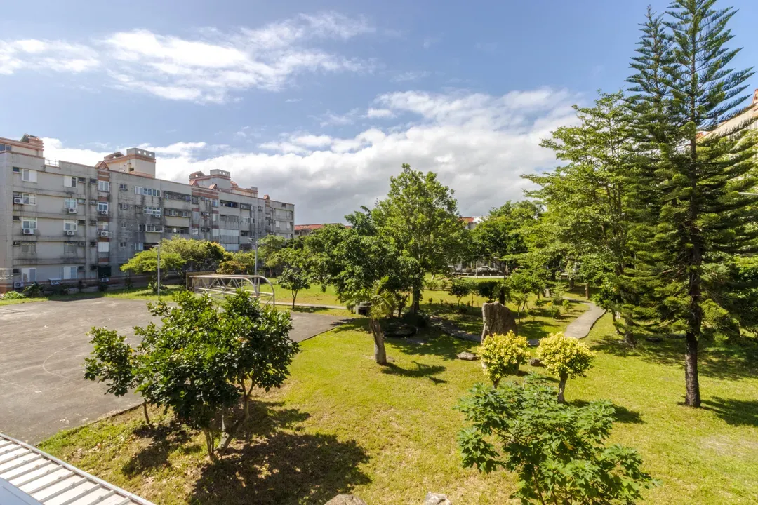 Newly opened guesthouse, turn right - 4-18 people per room/floor/electric mahjong/karaoke/slide - room rates based on number of guests.-19