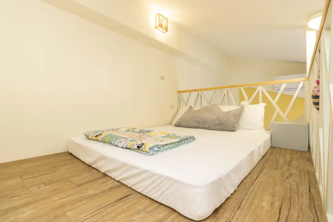 Newly opened guesthouse, turn right - 4-18 people per room/floor/electric mahjong/karaoke/slide - room rates based on number of guests.-16