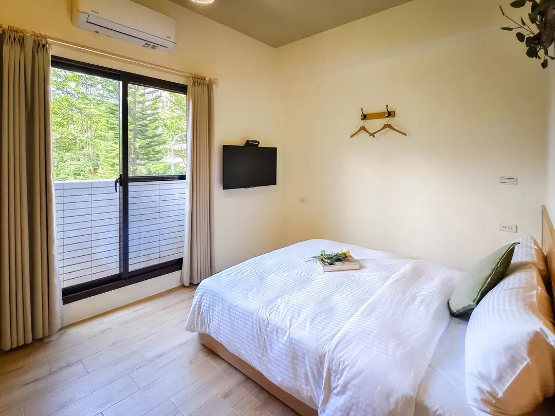 Newly opened guesthouse, turn right - 4-18 people per room/floor/electric mahjong/karaoke/slide - room rates based on number of guests.-13