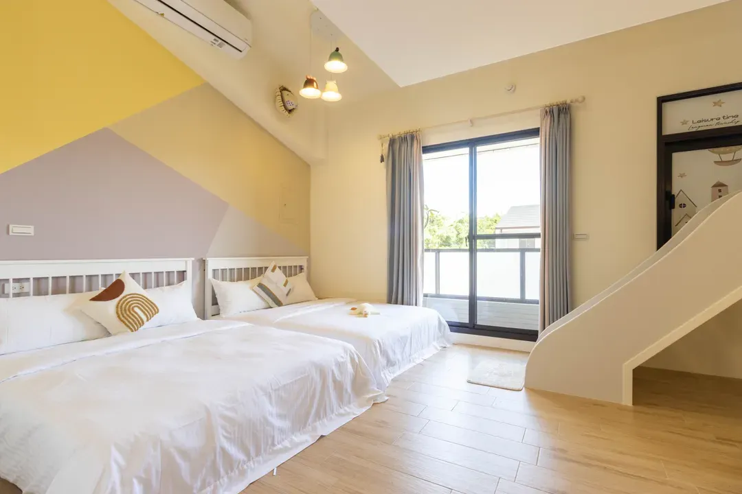 Newly opened guesthouse, turn right - 4-18 people per room/floor/electric mahjong/karaoke/slide - room rates based on number of guests.-14