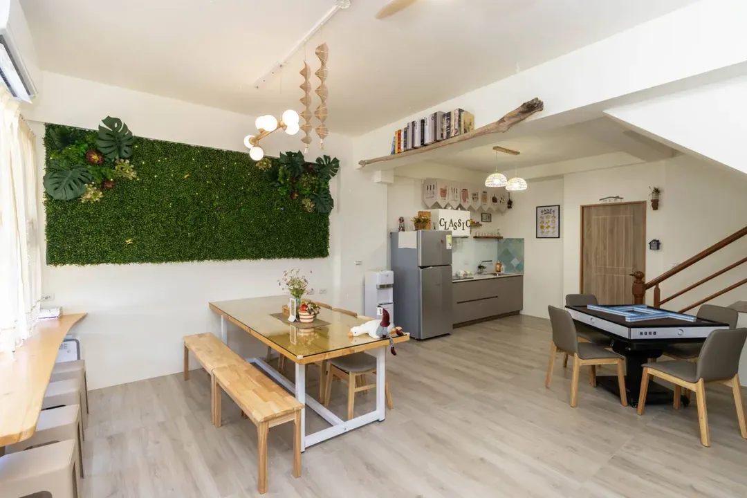 Newly opened guesthouse, turn right - 4-18 people per room/floor/electric mahjong/karaoke/slide - room rates based on number of guests.-3