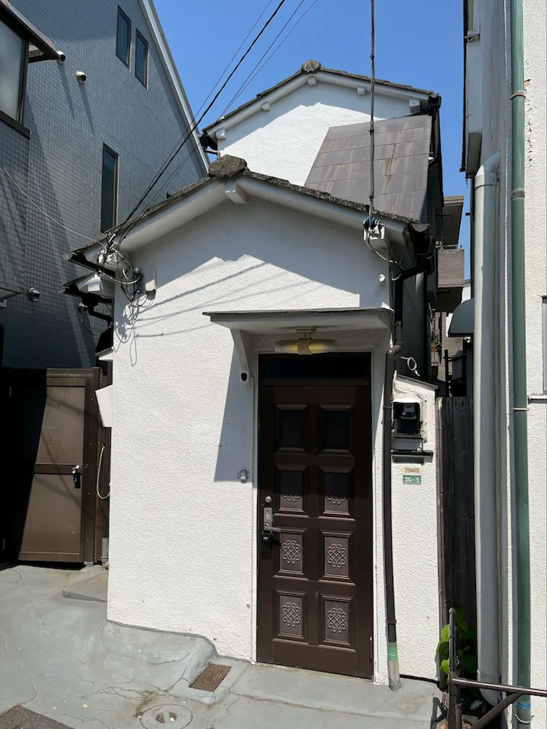 Yayoicho 1-Chome｜Private 2-Story House for 4｜11-min walk to Nishi-Shinjuku-gochome Station｜Direct 4-min to Shinjuku◎