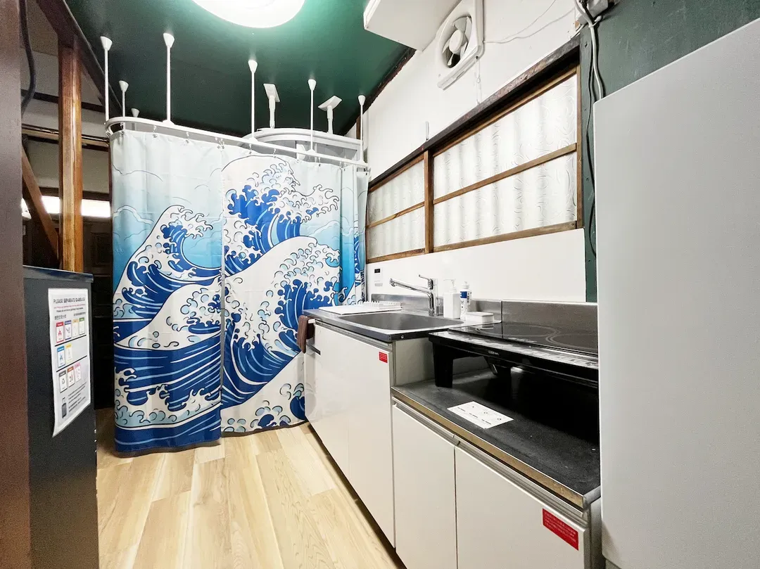 Yayoicho 1-Chome｜Private 2-Story House for 4｜11-min walk to Nishi-Shinjuku-gochome Station｜Direct 4-min to Shinjuku◎