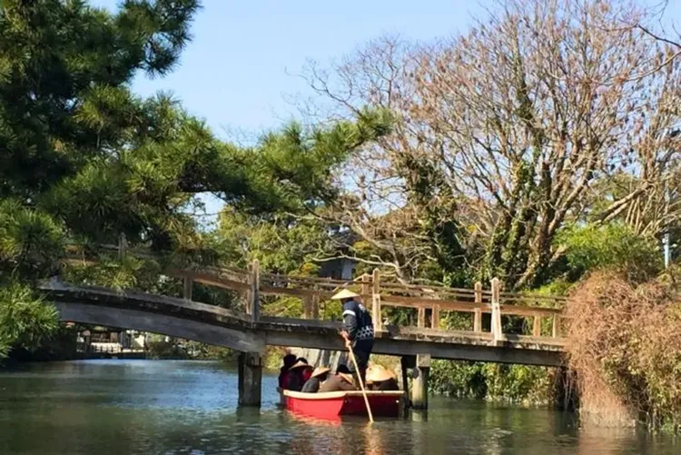 柳川扁舟遊船(約30分鐘),親子九州跟團推薦,九州、冬季戀歌～熊本城門司港、柳川扁舟搖船、採草莓玩雪盆、長腳蟹吃到飽五日