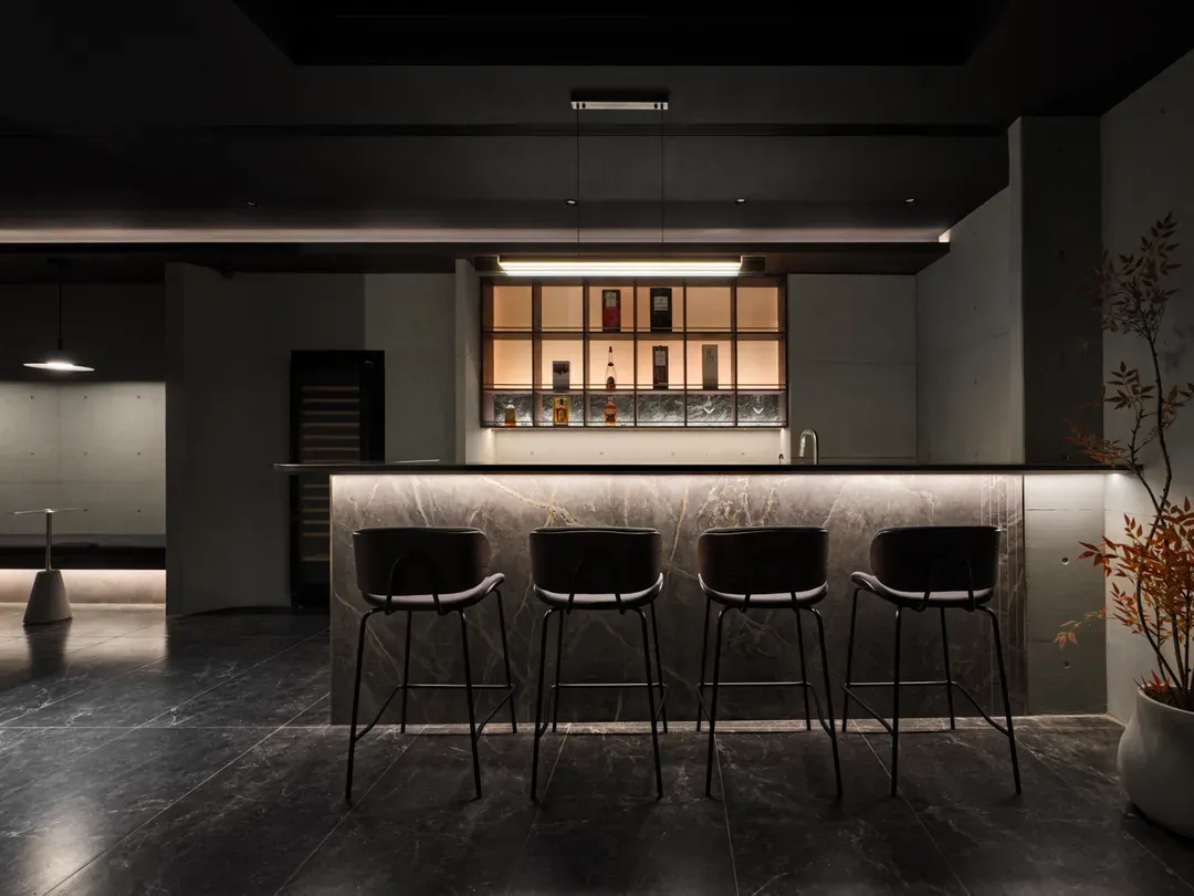 Miu Hostel x Bar Miu