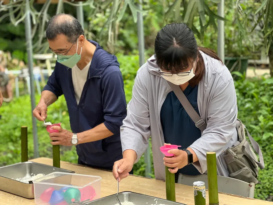 親手體驗傳統竹筒飯製作，從鉅竹子開始到結束，感受原民飲食智慧與土地連結的滋味。