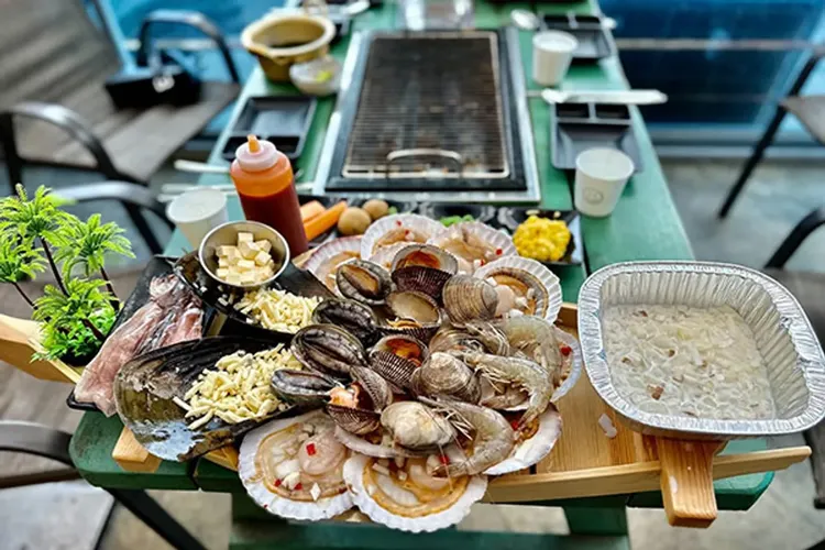 釜山跟團行程推薦,海雲台貝殼一號店:海鮮燒烤+海鮮鍋+起司+黑輪(火烤兩吃)-地方風味