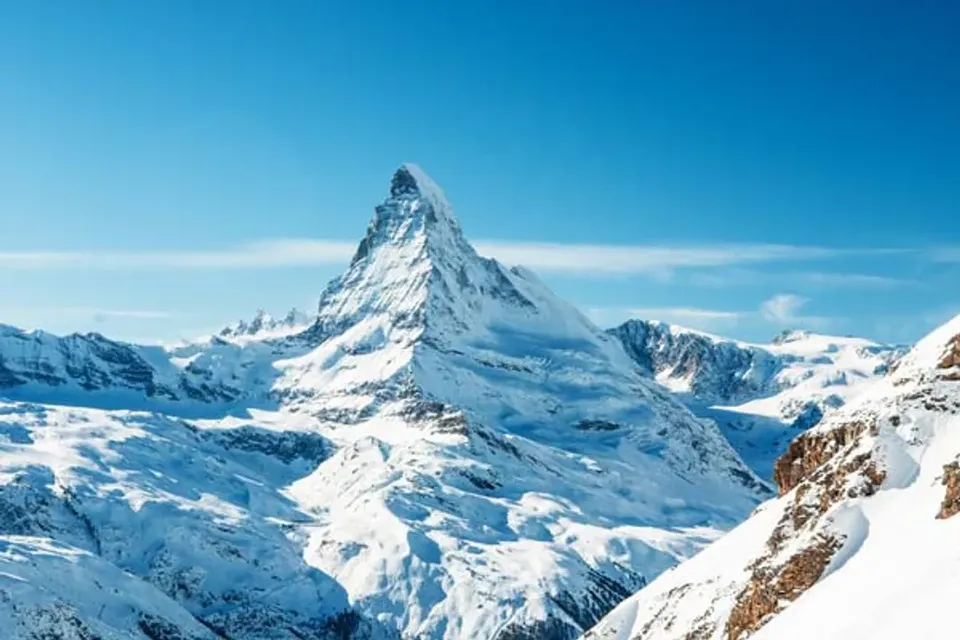 過年出國歐洲跟團推薦：峰迷瑞士～馬特洪峰、冰河3000、西墉古堡、雪地活動、快線景觀列車10日