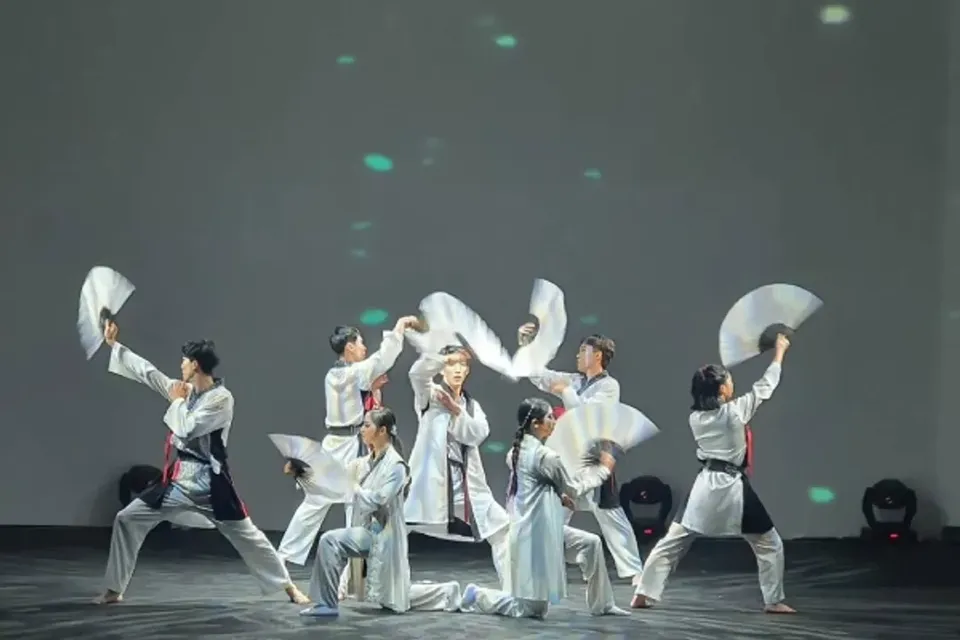 寒假濟州島跟團推薦,濟州喜迎春~神話世界樂園、汗蒸幕跆拳秀、長腳蟹吃到飽、全程五星飯店五日