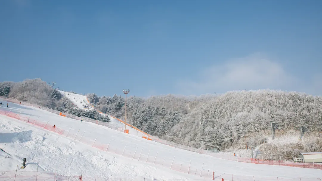 伊利希安江村滑雪場渡假村
