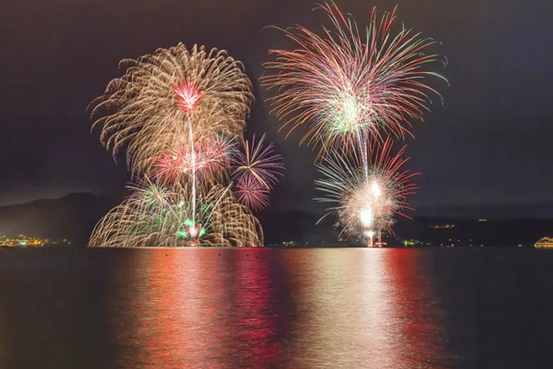 洞爺湖夏日花火船