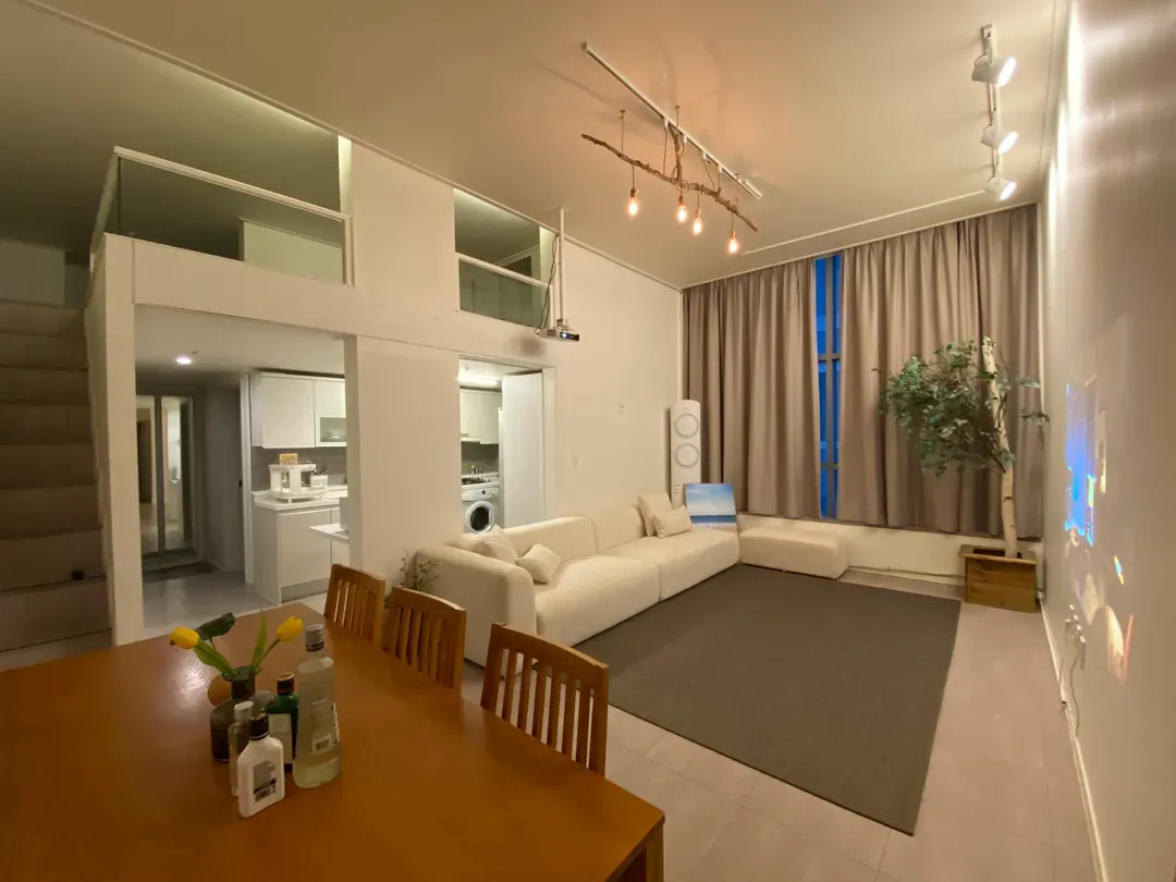 Clean & comfortable accommodation in Seomyeon Station in the center of Busan[MRT 5mins, 99m2)-16