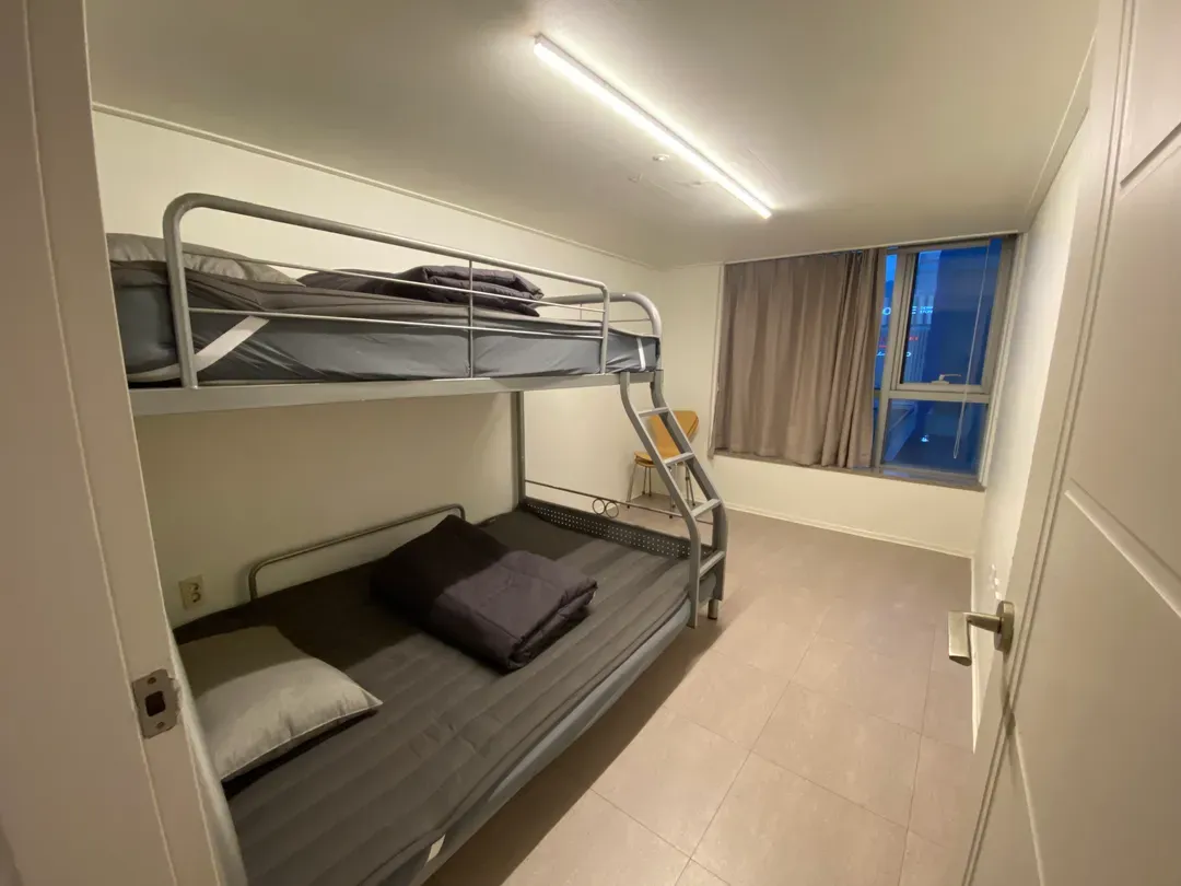 Clean & comfortable accommodation in Seomyeon Station in the center of Busan[MRT 5mins, 99m2)-6