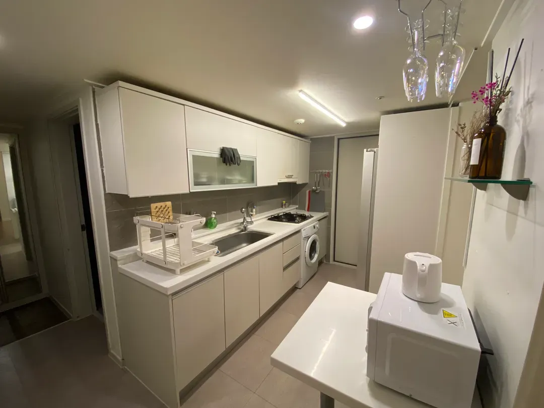Clean & comfortable accommodation in Seomyeon Station in the center of Busan[MRT 5mins, 99m2)-8
