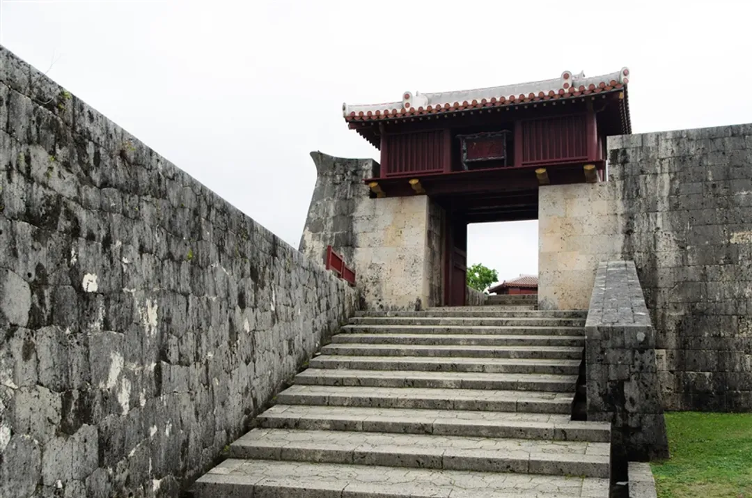 平日企劃｜沖繩旅遊｜全程無自費餐｜古宇利～跨海大橋．時尚購物．暢遊海博館．琉球傳統文化四日｜免小費｜再升等Ａ級飯店１晚-5