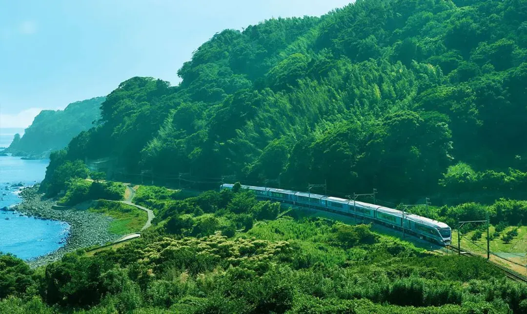 輕奢行│關東伊豆鐵道│豪華列車SAPHIR踴子號．三島天空步道．伊豆全景公園．神秘堂島天窗洞｜溫泉5日-8