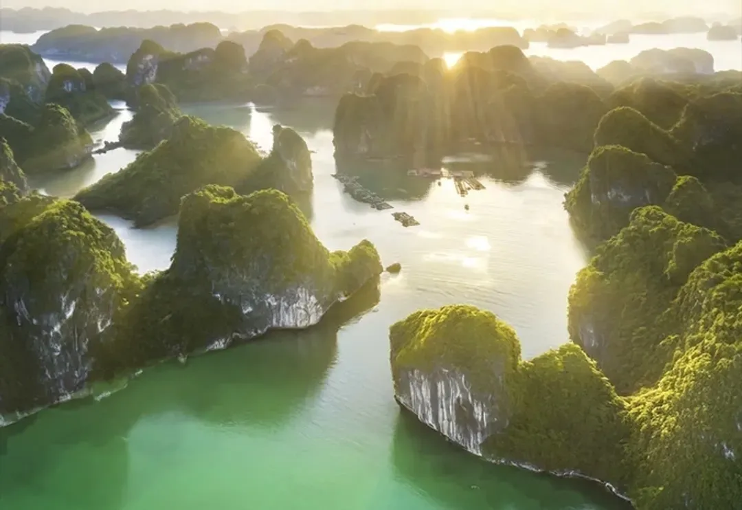 下龍灣(海上桂林；聯合國世界遺產目錄)