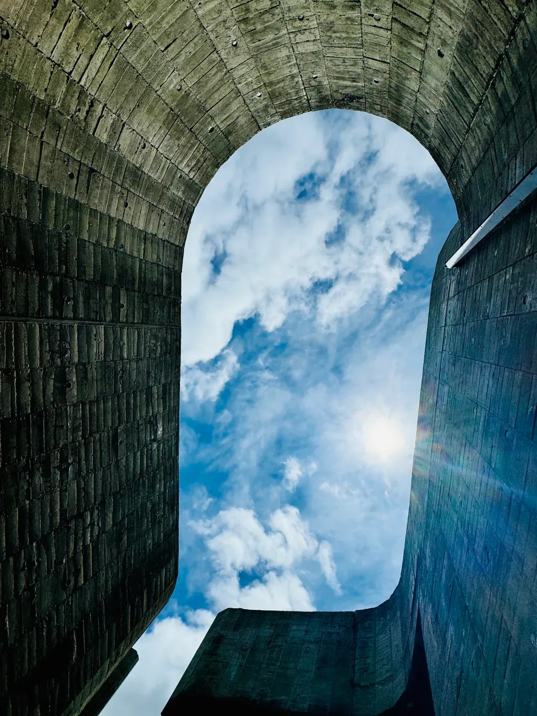 Wandering Walls