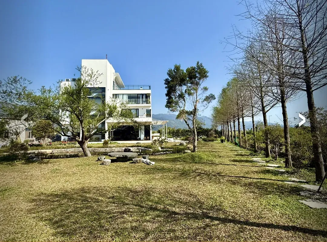 礁溪好好透光莊園Villa| 16-22人villa包棟 | 落羽松及湖景| 美式戶外烤爐 | 兒童電動車及室內遊戲室