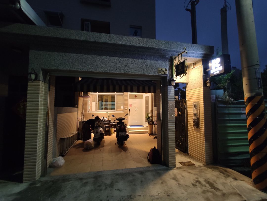 機車、單車可停放K2院子內，非常安全!