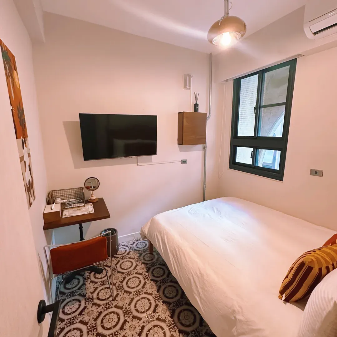 台南包栋酩宿｜6-12人包栋、调酒/电麻/KTV/酒吧风、近台南火车站