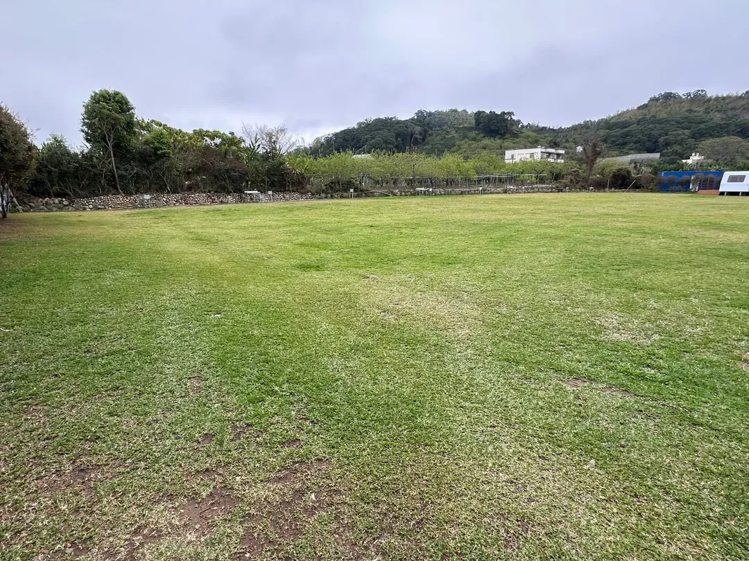 流星花園幸福樂活露營區｜全新上架！百萬夜景、三層樓高溜滑梯、親子友善步道-10