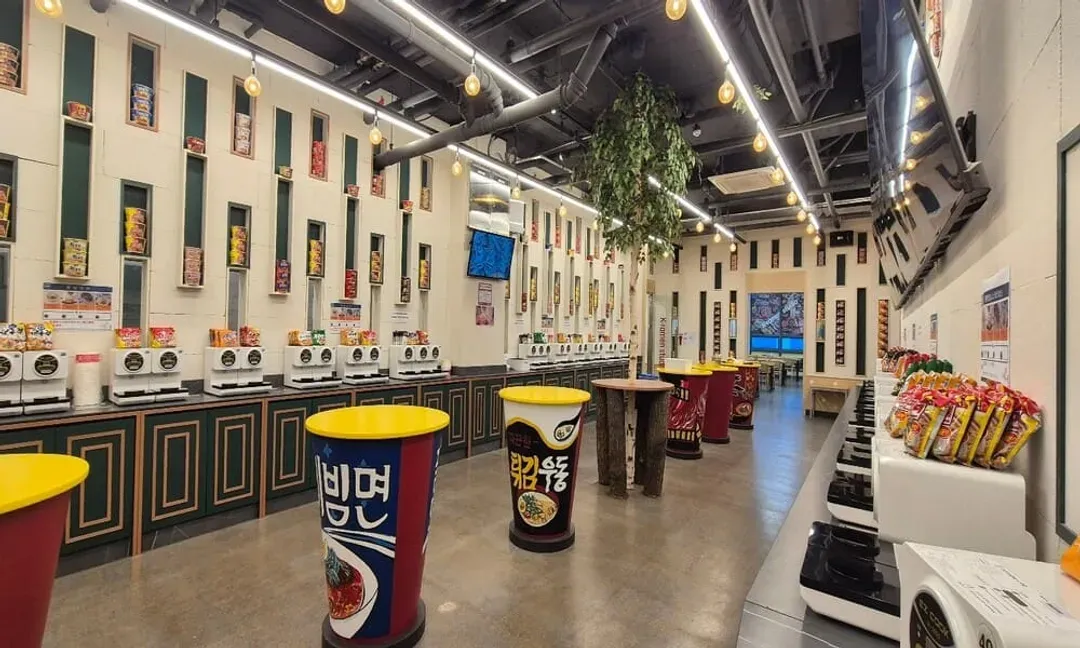 暑假玩一波｜近明洞飯店｜懂玩樂天三主題．積木天堂樂高樂園．拉麵DIY體驗館．韓服遊古宮．月尾海鷗船(一站彩妝)五日｜高雄