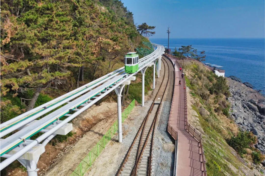 海雲台藍線公園(膠囊列車)-天空膠囊列車(尾浦++青沙浦；車程約30分鐘)