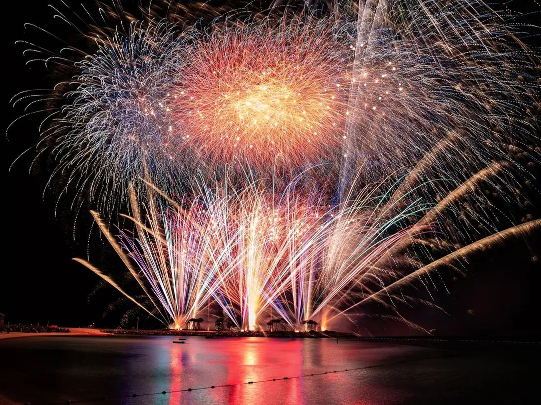 【沖繩夏季限定】海洋博美麗海花火大會一日遊｜萬座毛＆海洋博公園｜中文導遊・付費觀賞席・那霸出發-7