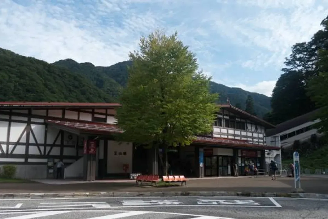 楓映閃亮北陸～立山黑部、飛驒紅葉點燈、合掌村兼六園、高山五星溫泉五日-10