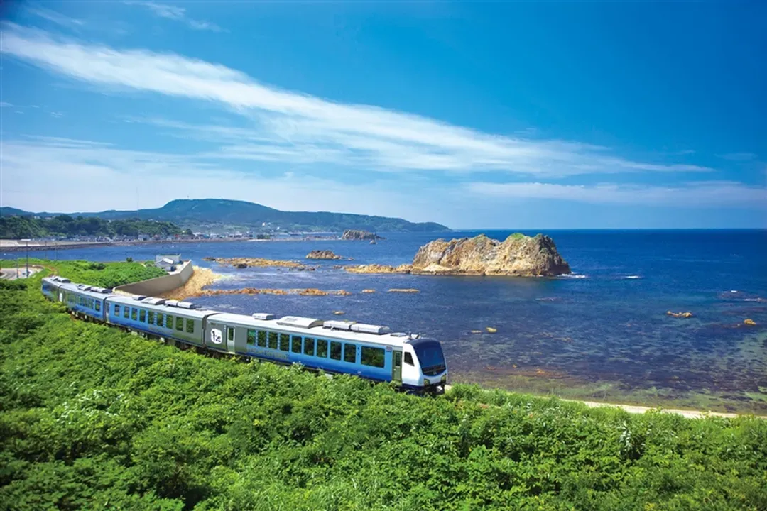 初心遊│東北在地列車企劃│白神號觀光列車．十二湖青池．由利高原鐵道．銀山溫泉．山居倉庫．溫泉雙鐵道5日