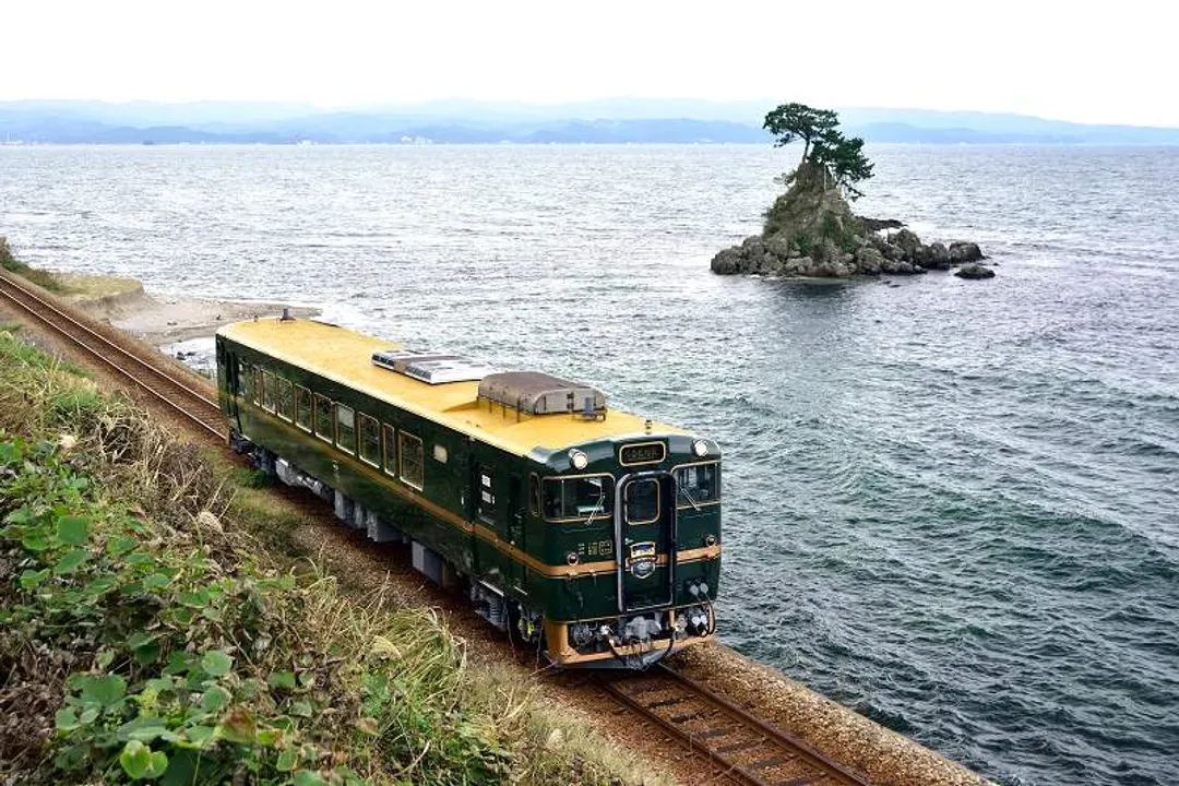 限量北陸星宇～立山黑部御庫裏池｜JR瑰麗山海～微醺清酒列車.合掌村.兼六園.飛驒高山古町.郡上八幡.溫泉五日｜保住名古屋萬怡