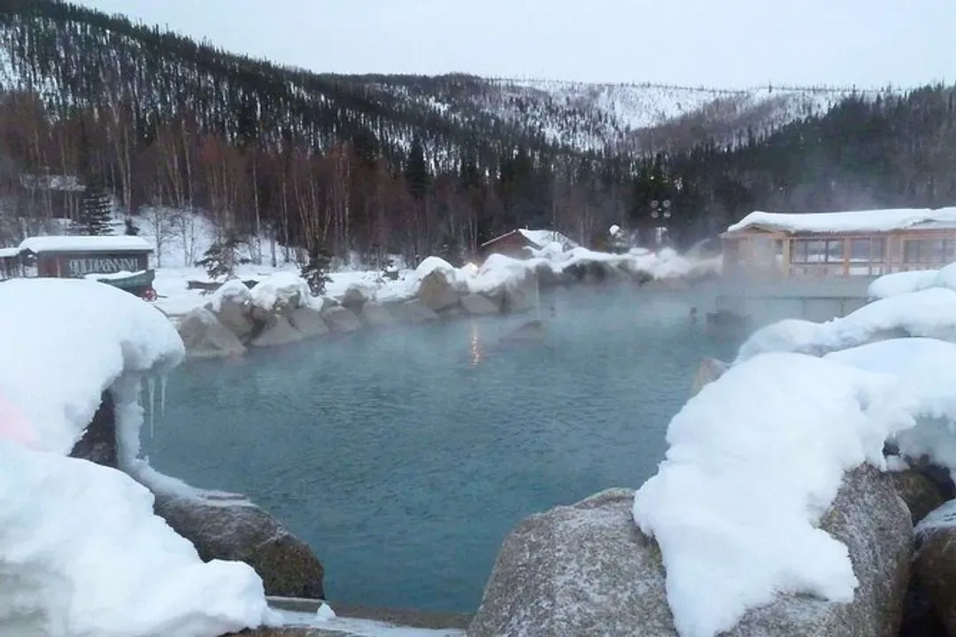 阿拉斯加喜迎春~玻璃極光屋乙晚、三晚追逐極光、狗拉雪橇體驗、珍娜溫泉泡湯八日-5