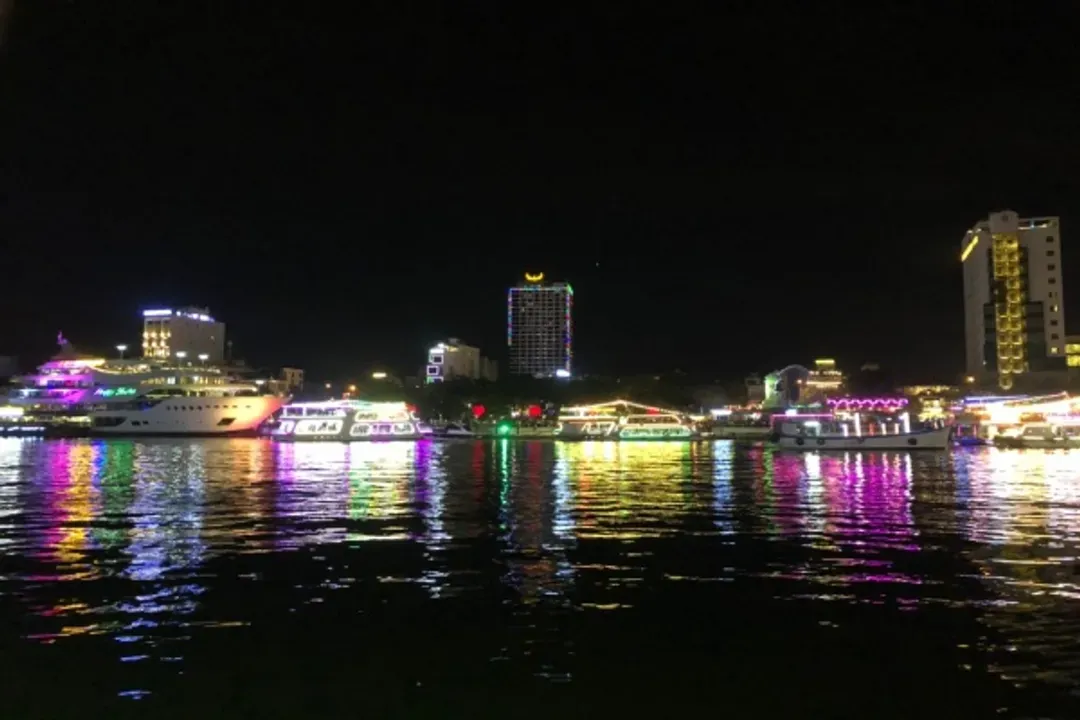 KHH中越峴港雙城～纜車佛手橋、珍珠奇幻樂園、會安燈籠古鎮、全程五星飯店六日-11