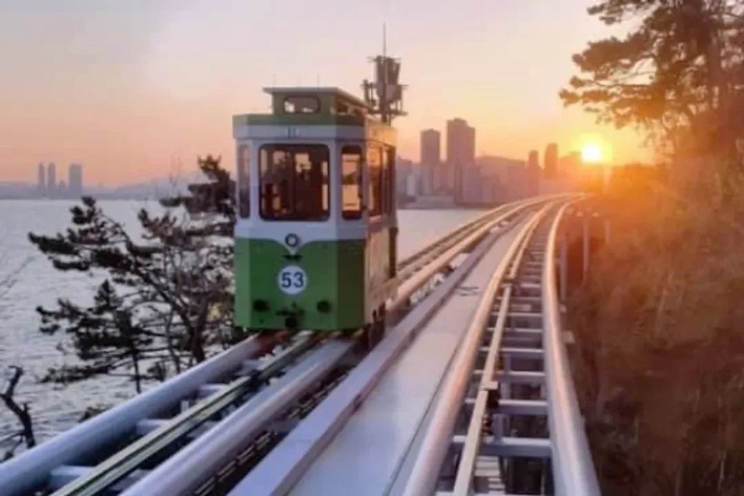 海雲台藍線公園(膠囊列車)-天空膠囊列車(尾浦++青沙浦；車程約30分鐘)