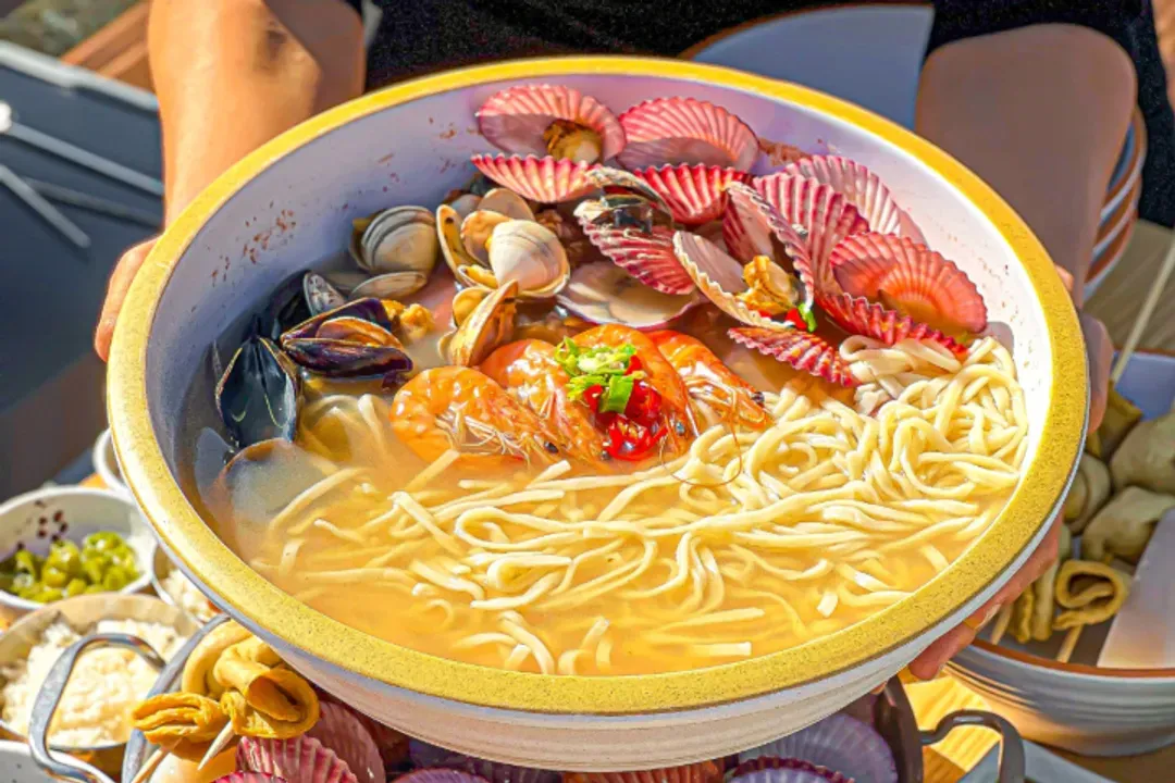 龍宮海鮮刀削麵午餐 (圖片僅供參考)