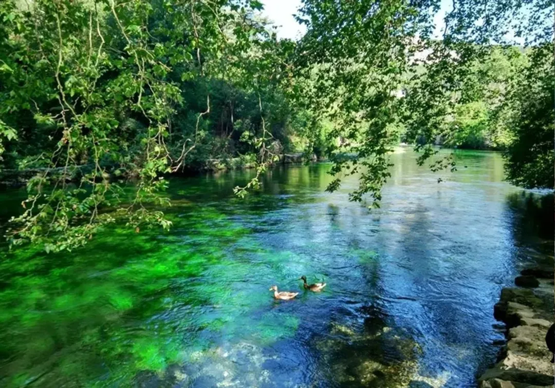 沃克呂茲泉村 Fontaine de Vaucluse