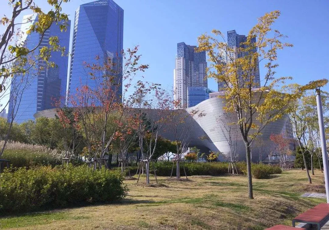 旅展優惠｜限量搶購首爾｜暢遊樂天世界樂園.可愛繽紛童話村.南山三景首爾塔.國民美食韓式炸雞.必逛百貨＋明洞四日-6