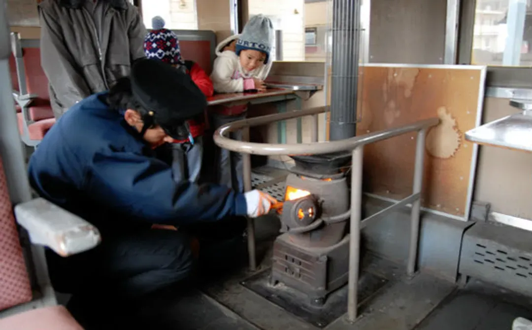 津輕暖爐列車(金木町++五所川原；品嚐現烤魷魚)