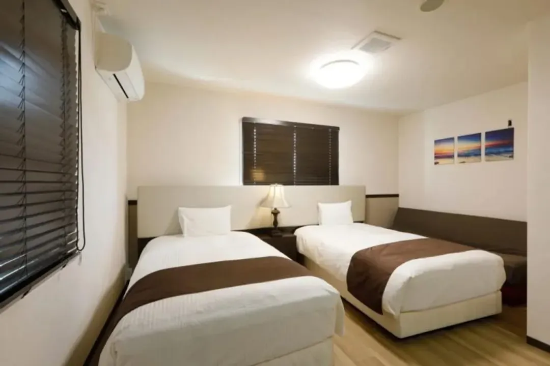 - <accommodationFacility>Phoenix Park Hotel ( フェニックスパークホテル )</accommodationFacility>－雙床房A *頁面圖片僅供參考，房型格局與裝飾可能因現場調整而有所異動，實際入住請以現場實際房況為準。
