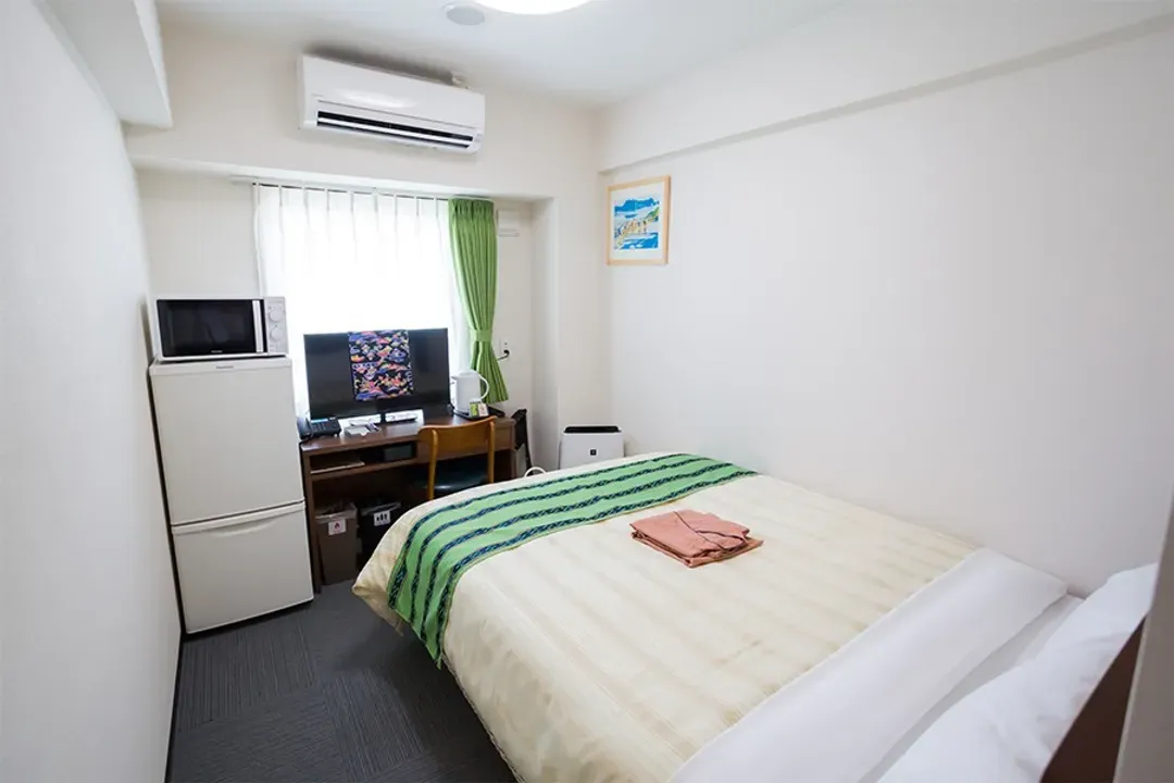 <accommodationFacility>Hotel Peace Island Nago ( ホテルピースアイランド名護 )</accommodationFacility>－單人房 *頁面圖片僅供參考，房型格局與裝飾可能因現場調整而有所異動，實際入住請以現場實際房況為準。