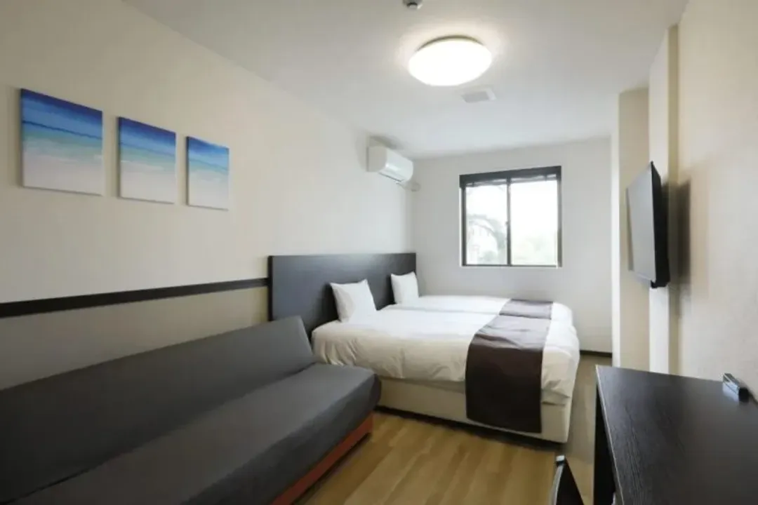 - <accommodationFacility>Phoenix Park Hotel ( フェニックスパークホテル )</accommodationFacility>－雙床房 *頁面圖片僅供參考，房型格局與裝飾可能因現場調整而有所異動，實際入住請以現場實際房況為準。