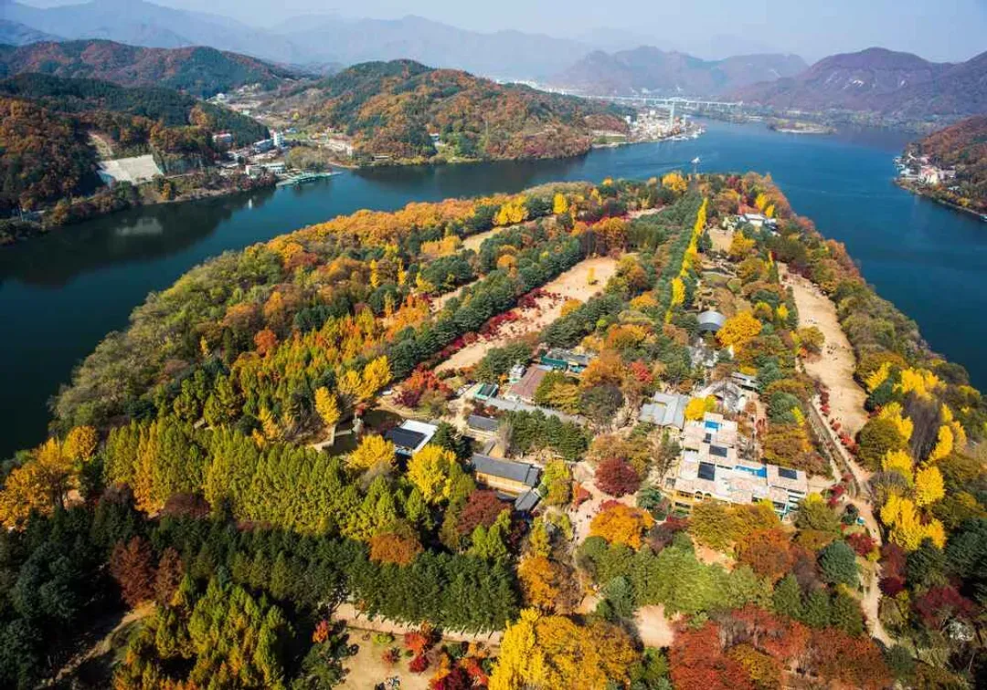 首爾賞楓好好逛｜一晚五星．雪嶽山國立公園．南怡島美境．穿韓服遊昌德宮．華蓋庭園單軌列車(一站購物彩妝)5日